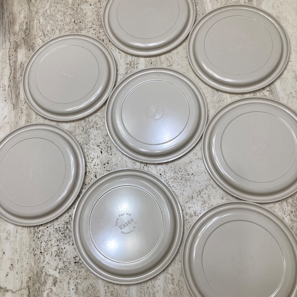 Mid Century Modern Kasen Dishes Set of 8 Peter Pan Kasen melamine 8" plates - Picture 7 of 7